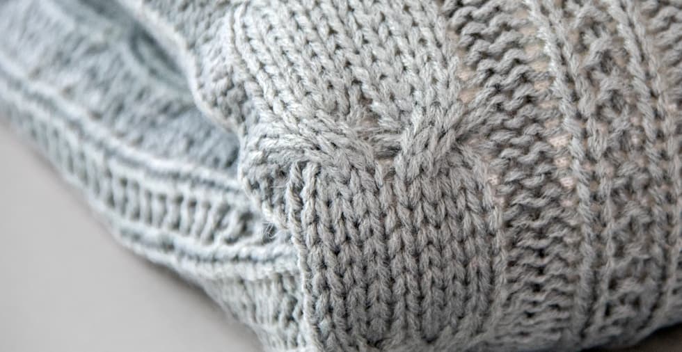 Nunchi Cable Knit Blanket with Fleece Lining